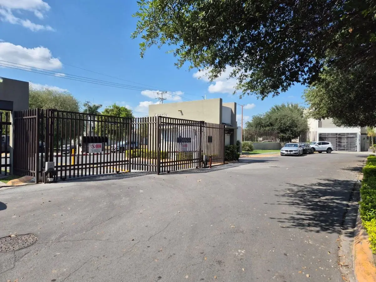Casa en venta en Cerradas de Anáhuac Sector Premier, General Escobedo — foto 1 de 26