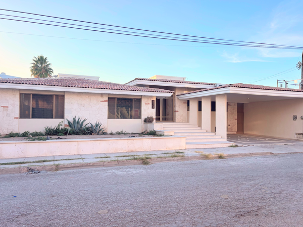 Casa en Renta para Oficinas en Campestre La Rosita | Amplios Espacios y Excelente Ubicación