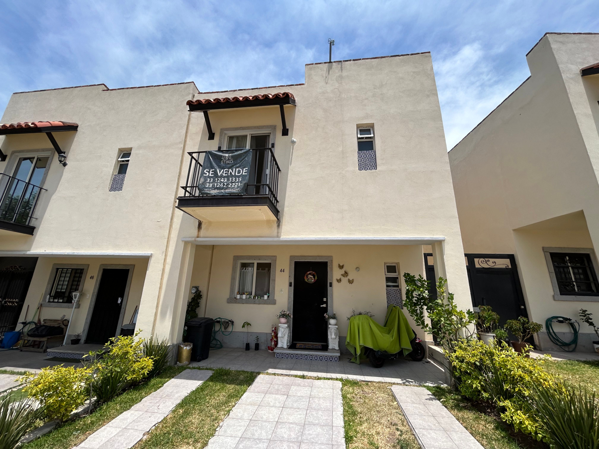 Casa en venta en Residencial Alta California, Tlajomulco de Zúñiga — foto 1 de 35