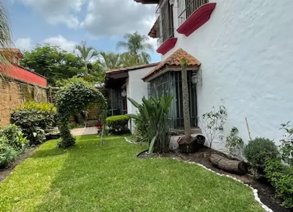 Casa sola en magnifica ubicación, cerca de Plaza Cuernavaca y la zona comercial de Rio Mayo