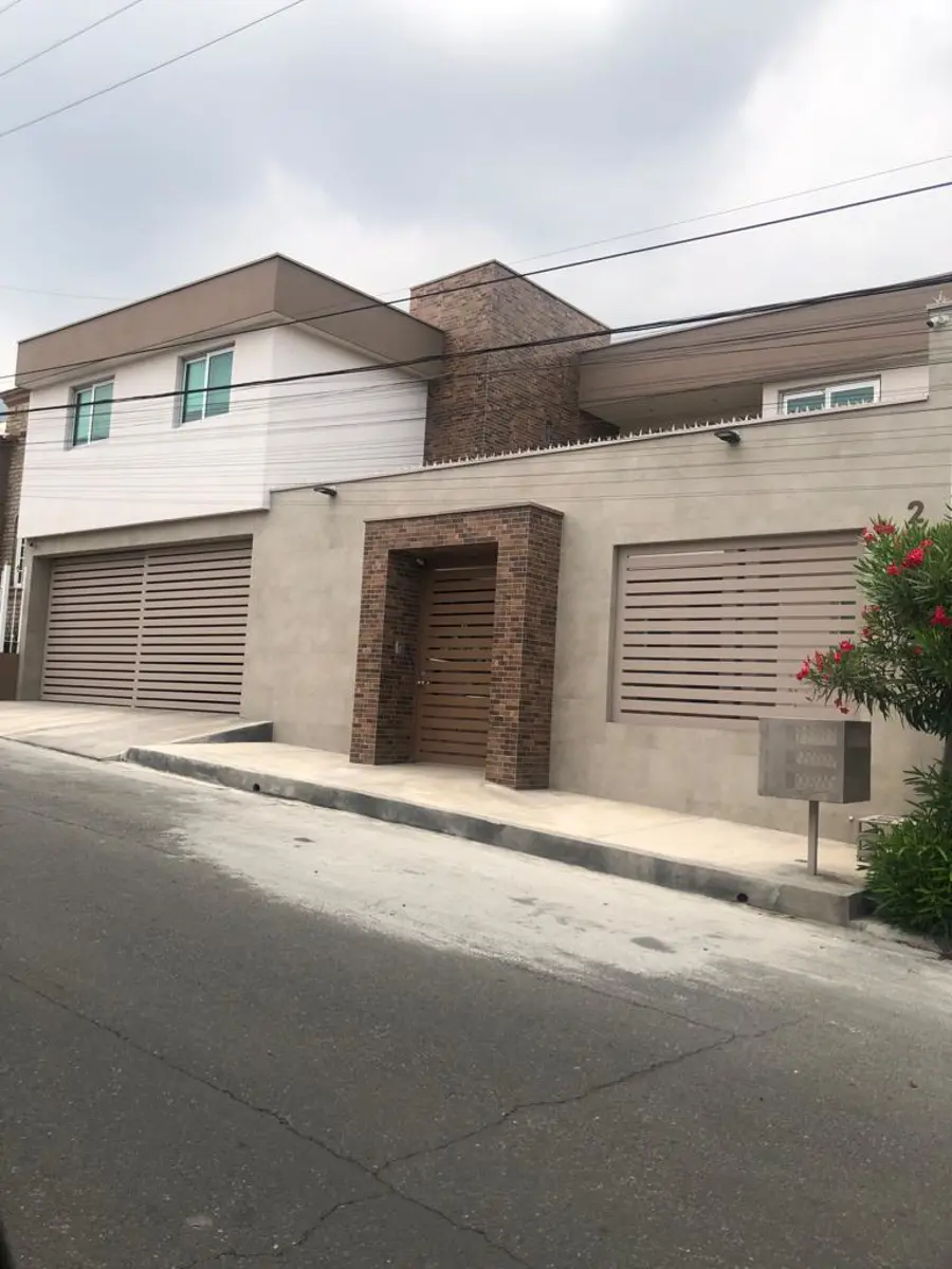 Casa en venta en Cumbres 3er Sector, Monterrey — foto 1 de 11