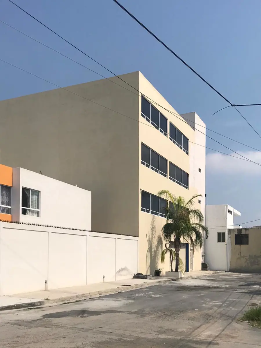 Edificio en venta en Hacienda la Silla, Guadalupe — foto 1 de 24