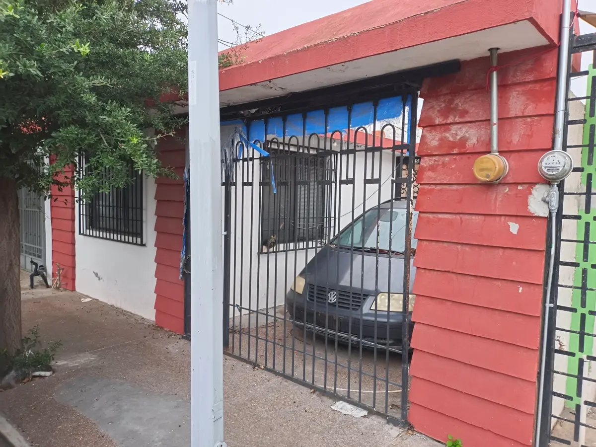 Terreno en Venta en Residencial las Puentes con casa para remodelar o tirar, Atención inversionistas Terreno en Venta en Residencial las Puentes con casa para remodelar o tirar, Atención inversionistas
