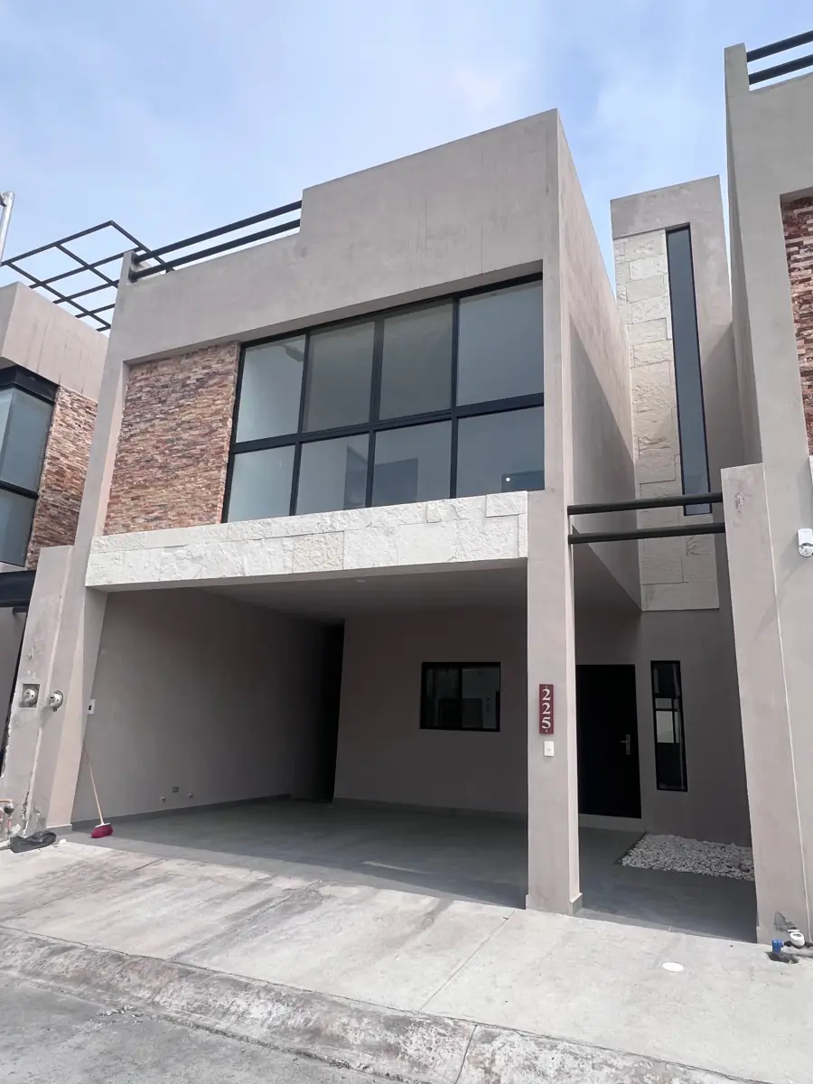 Casa en venta en Cerradas de Rinconada, Apodaca — foto 1 de 35