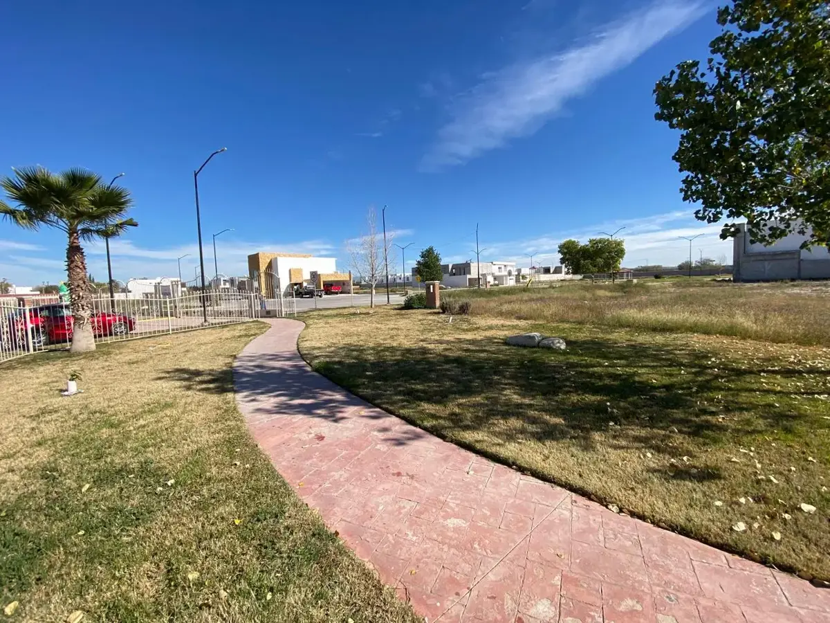 Vista 2 de Terreno en Venta en Villas del Renacimiento