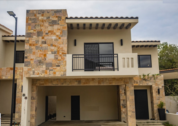 Casa en Venta Fraccionamiento Privado en Santiago N.l.