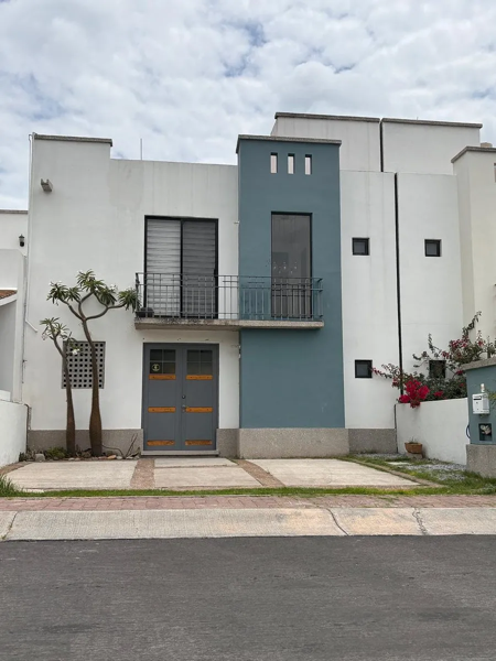 Casa en venta a pie de calle en residencial el refugio