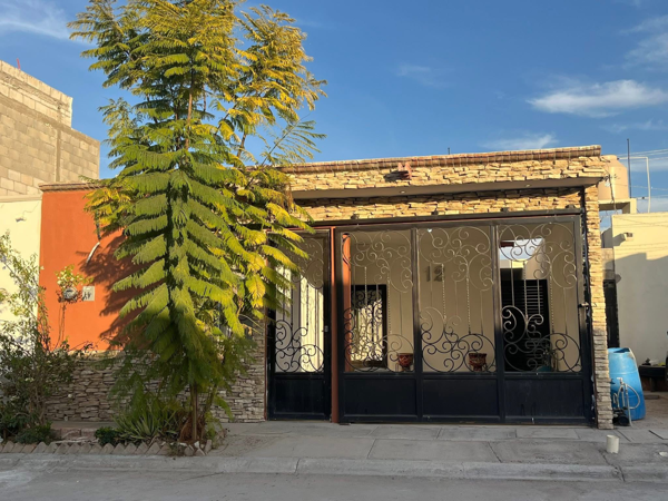 Casa Equipada en Parajes de Loma Real, Oriente de Torreón - Venta $1,500,000