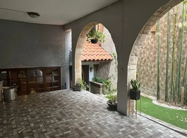 Casa en venta en Granada, León — foto 2 de 8