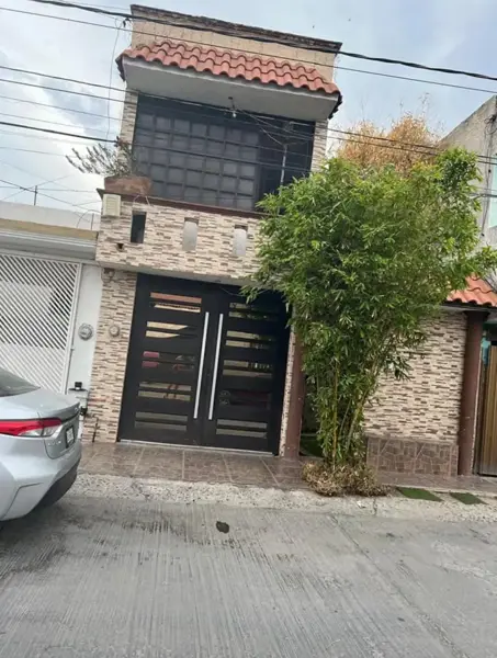 Casa en Venta con Amplios Espacios en León, Granada