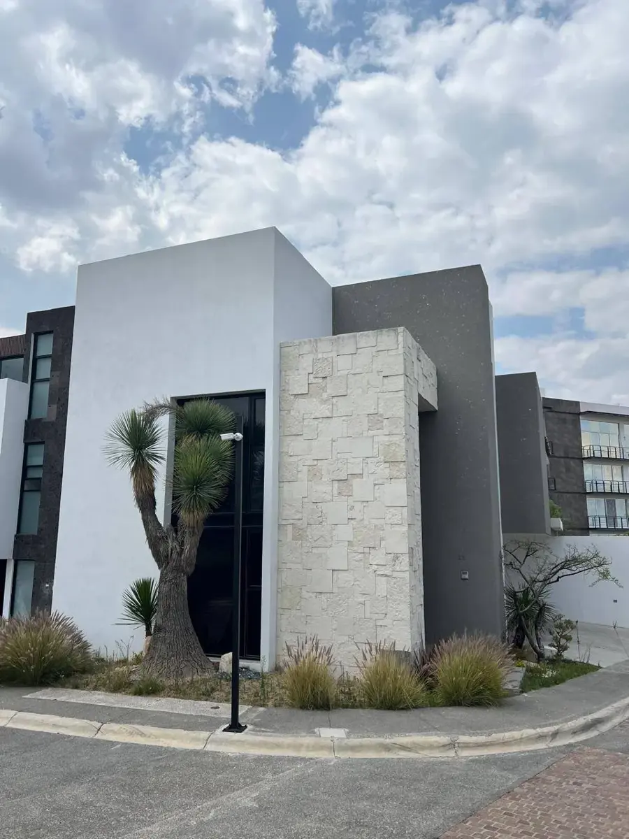 Casa en renta en Lomas de Angelópolis, San Andrés Cholula — foto 1 de 16