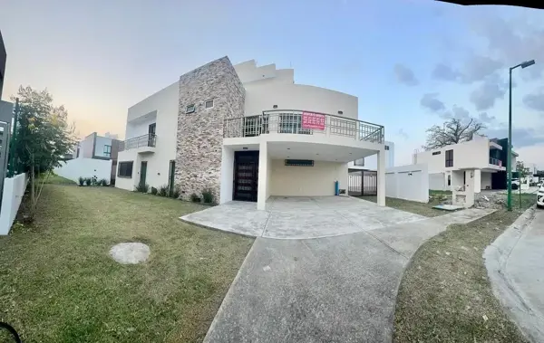 Bonita Casa Espaciosa para Venta o Renta