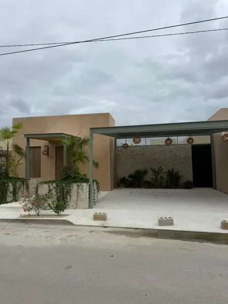TIKI TIKI CHOLUL Vive el equilibrio entre la modernidad urbana y la calidez del hogar yucateco.