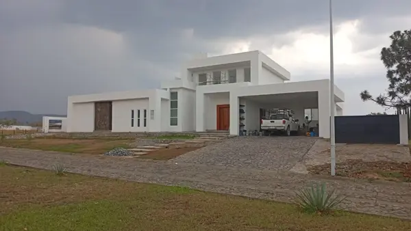 Casa de lujo QUINTA 4 recamaras 3 baños 6 estacionamientos en Zapopan carretera a nogales, jalisco