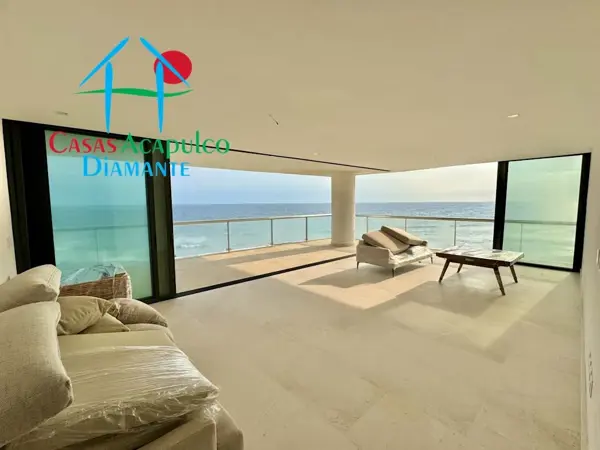 Departamento de playa, con terraza, vista al mar y 4 recámaras