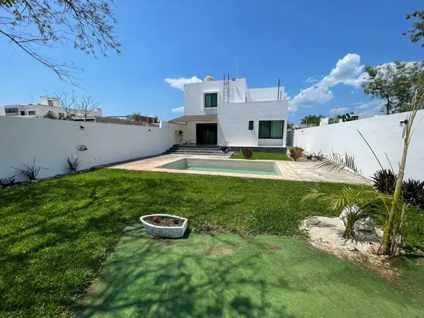casa en venta de 3 recamaras con amplio jardin en cholul merida — foto 1 de 17