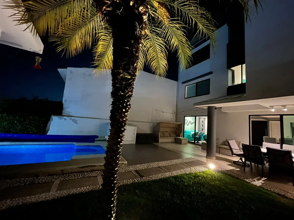 Casa en venta en Lomas de Tzompantle, Cuernavaca — foto 1 de 23