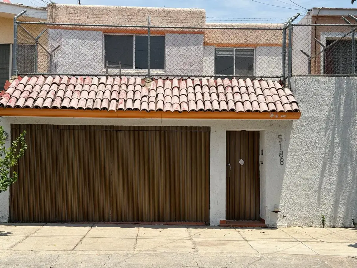 Casa en venta en La Estancia, Zapopan — foto 1 de 24