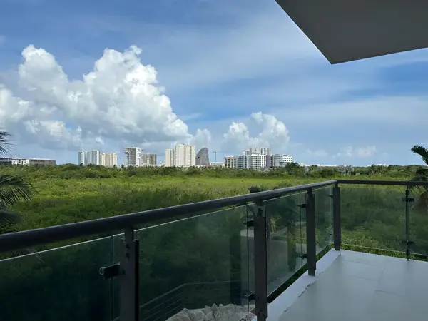 Departamento Remodelado en Be Towers: el Lujo del Detalle en Puerto Cancún