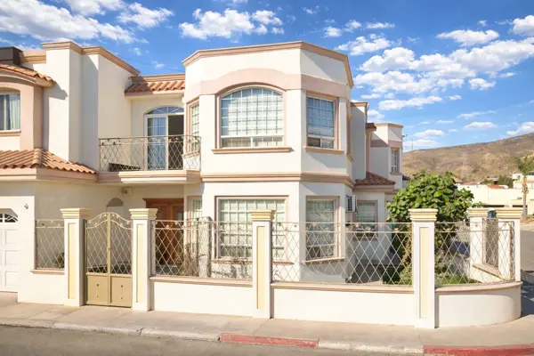 Casa en venta en Valle Dorado, Ensenada — foto 2 de 12