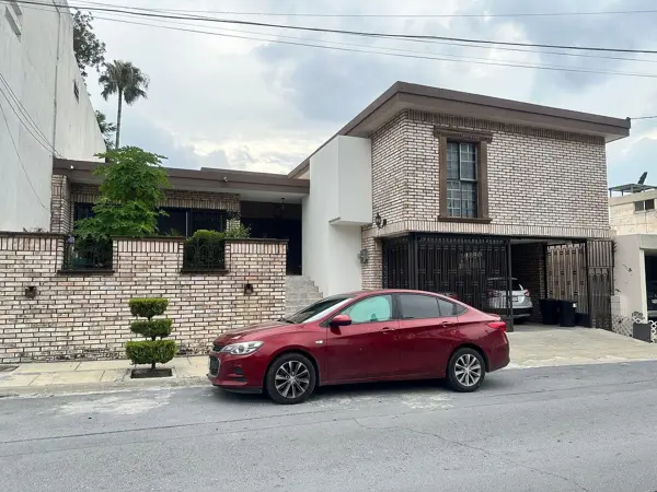 CASA EN VENTA CONTRY 1er SECTOR