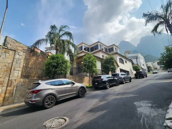 Casa en venta en Residencial Cumbres, Monterrey — foto 2 de 47