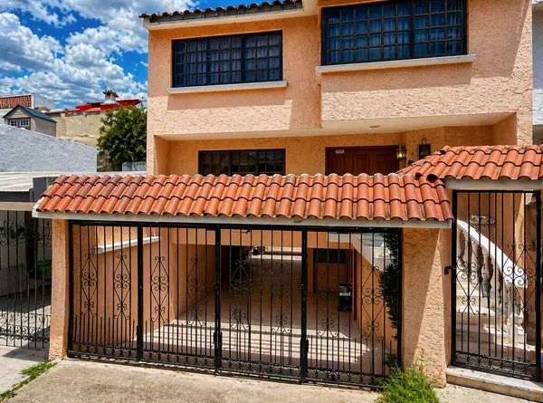 Casa en venta en Jardines de Satelite, Naucalpan de Juárez — foto 3 de 9