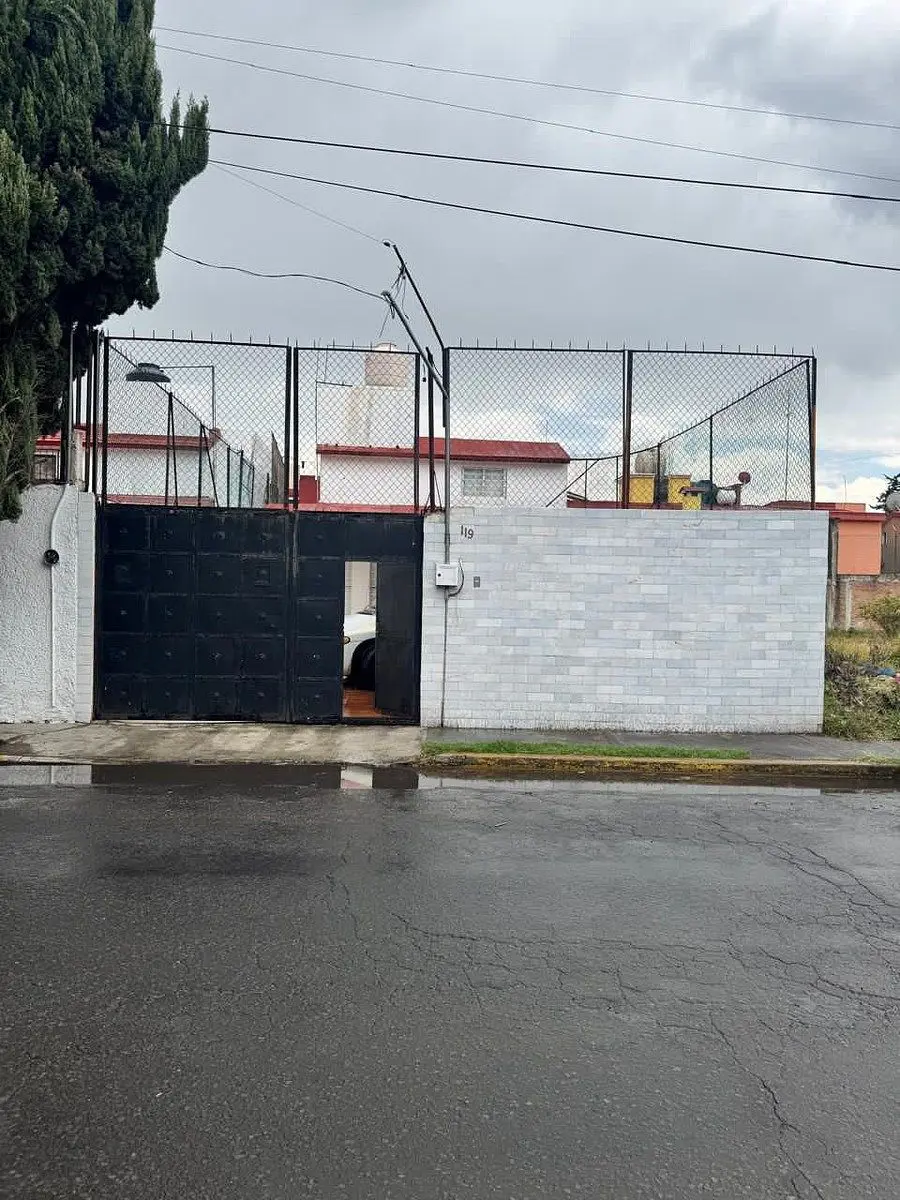 Casa en venta en San Lorenzo Tepaltitlán Centro, Toluca — foto 1 de 14