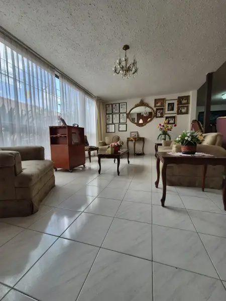 VENTA -  CASA EN COL. JARDÍN