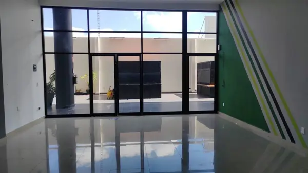 Renta Local en Plaza Comercial Av Zaragoza Queretaro — foto 1 de 21