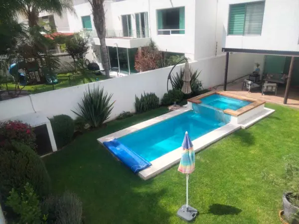 Casa en venta con recámara en PB y con alberca en Juriquilla, Querétaro