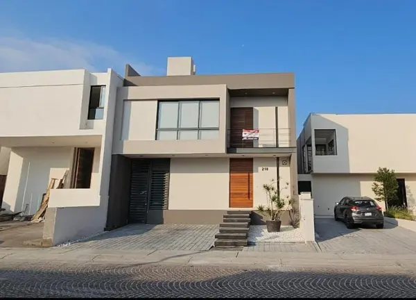 Casa en venta con recámara en PB en Cumbres del Lago Querétaro