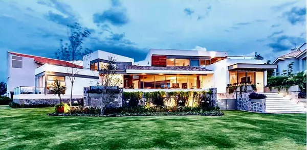 VENTA CASA CON ALBERCA EL CAMPANARIO QUERETARO