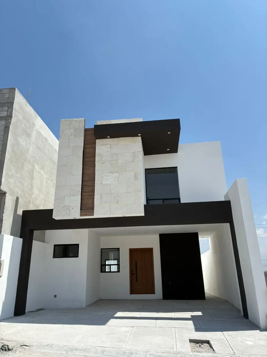 Casa en venta en Jardines Coloniales, Saltillo — foto 1 de 21