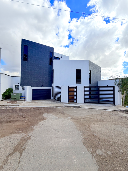 Espaciosa Casa en Venta en Colinas de Agua Caliente | Zona Dorada, Lujo, Plusvalía