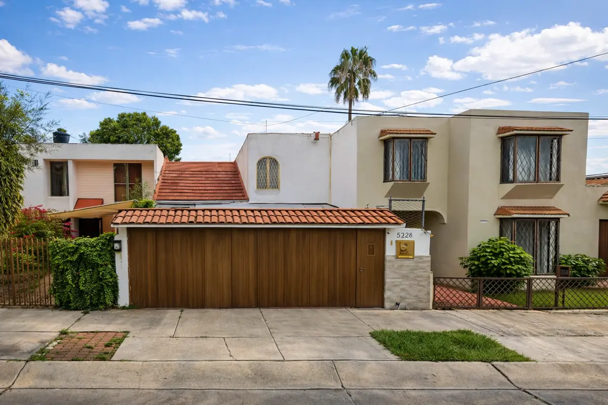 Casa en venta en La Estancia, Zapopan — foto 1 de 15