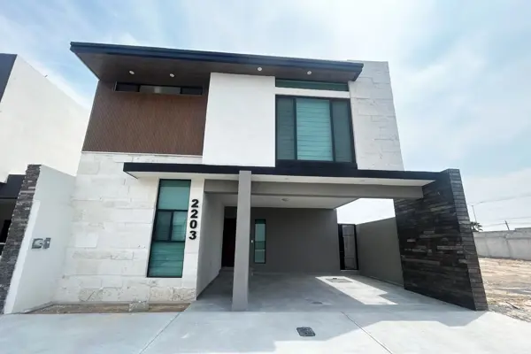 Estrena residencia en RENTA en Valle de Fontana, frente a área verde Estrena residencia en RENTA en Valle de Fontana, frente a área verde