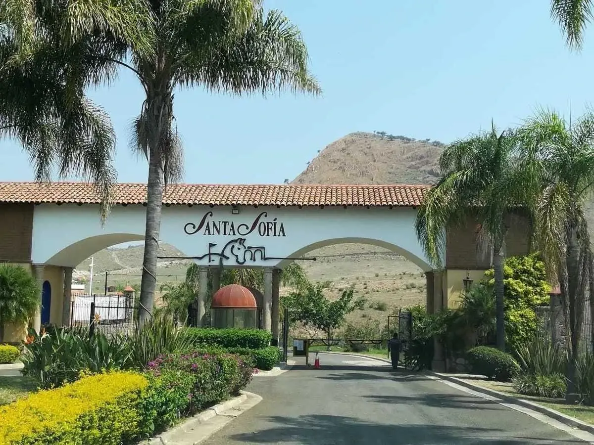 Terreno en venta en Santa Sofía Hacienda Country Club, El Arenal — foto 1 de 15