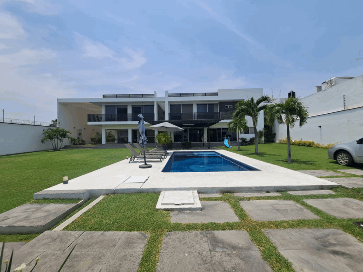 Casa en venta en Burgos Bugambilias, Temixco — foto 1 de 31