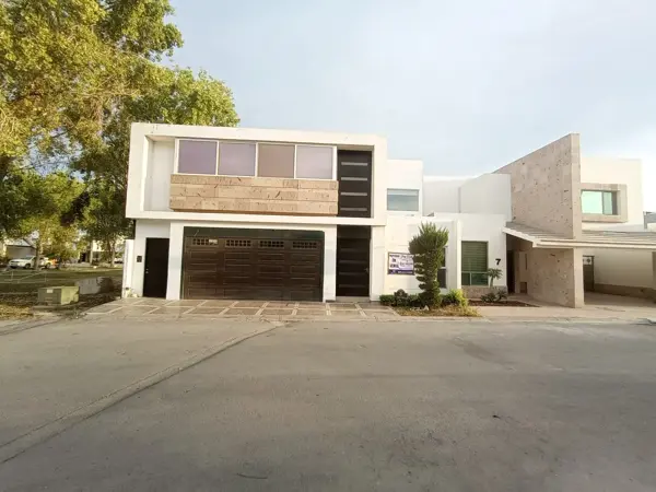 Casa en venta en Rincón las Trojes, Torreón — foto 1 de 53