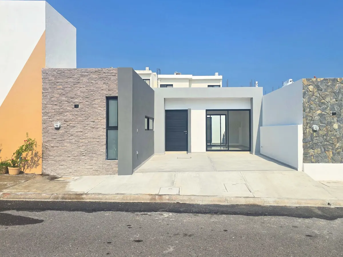 Casa en venta en Lomas de la Rioja, Alvarado — foto 1 de 10