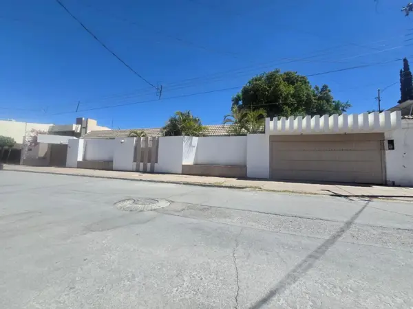 Casa en Venta en Torreón Jardín: Amplia y Lista para Habitar Casa en Venta en Torreón Jardín: Amplia y Lista para Habitar