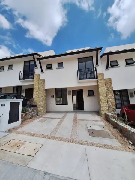 CASA EN VENTA EN ZIBATA SAMARE EL MARQUES