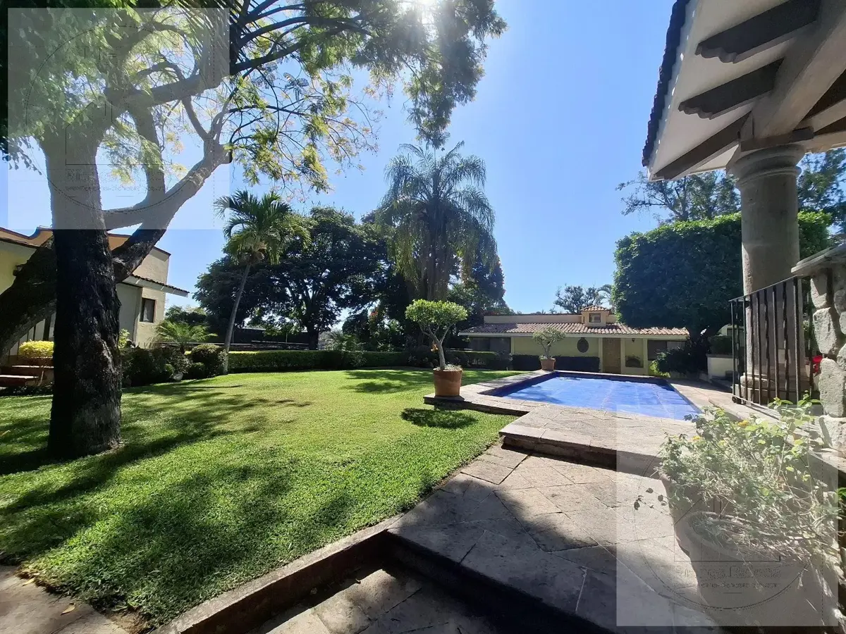 Casa en venta en Las Palmas, Cuernavaca — foto 1 de 56