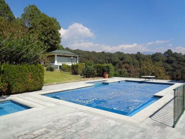 Exclusiva RESIDENCIA En VENTA en medio del BOSQUE
