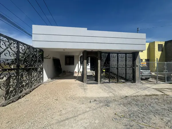 Venta de Casa en Lomas de San Agustín, Tlajomulco de Zúñiga - Amplia y Moderna Venta de Casa en Lomas de San Agustín, Tlajomulco de Zúñiga - Amplia y Moderna