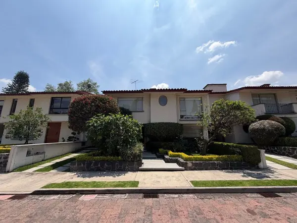 Casa en condominio en San Jerónimo Lídice con jardín y cuarto de juegos Casa en condominio en San Jerónimo Lídice con jardín y cuarto de juegos