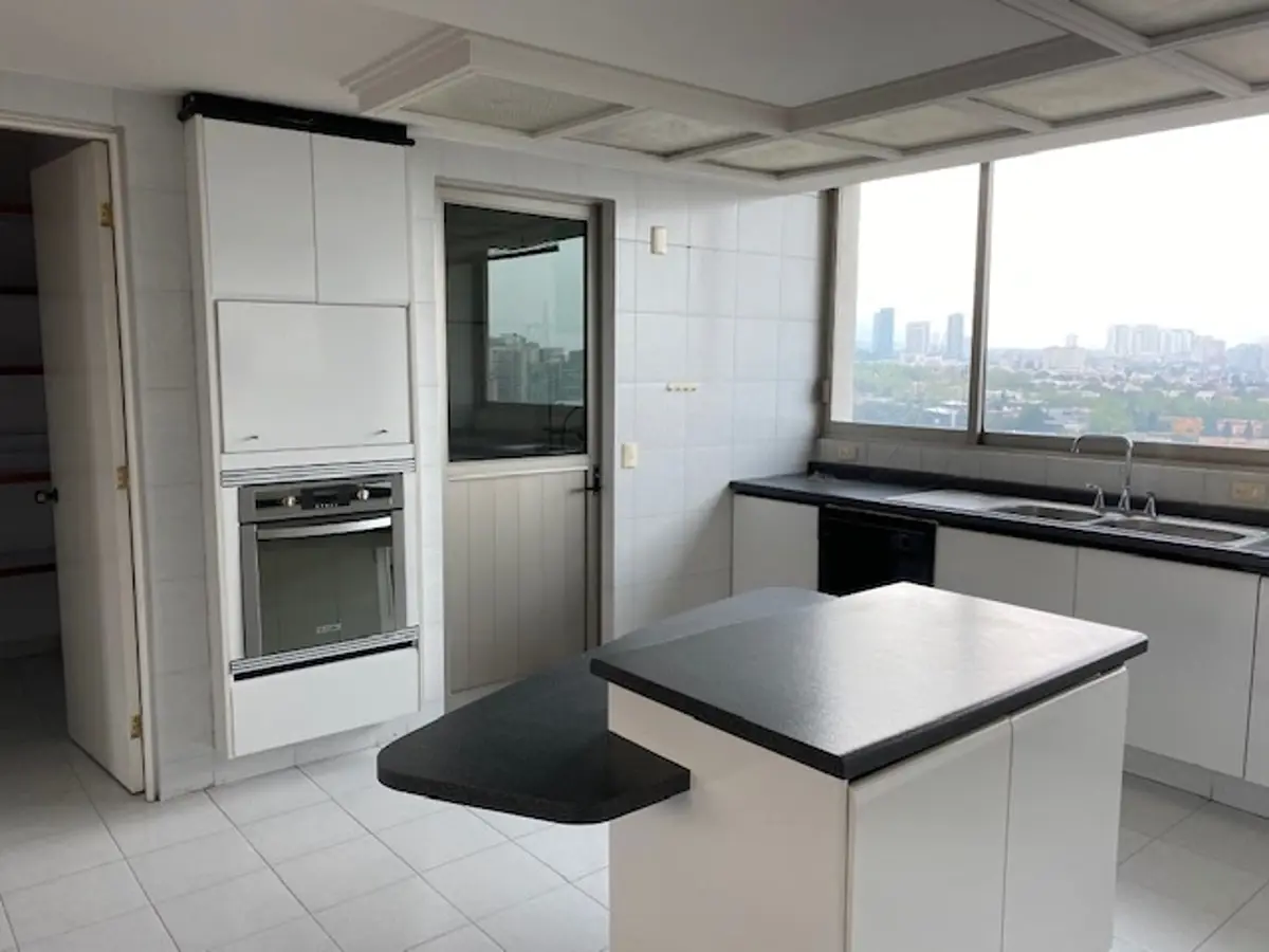 Departamento en venta en Bosques de las Lomas, Cuajimalpa de Morelos — foto 1 de 32