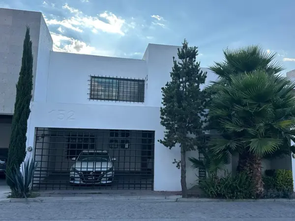 Casa en Venta en Residencial Las Cavas al Norte de Aguascalientes (MGT)