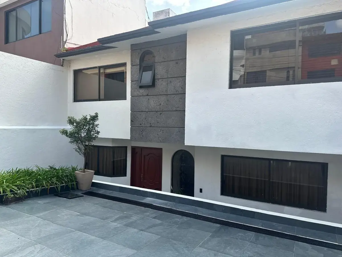Casa en venta en Paseos del Bosque, Naucalpan de Juárez — foto 1 de 32
